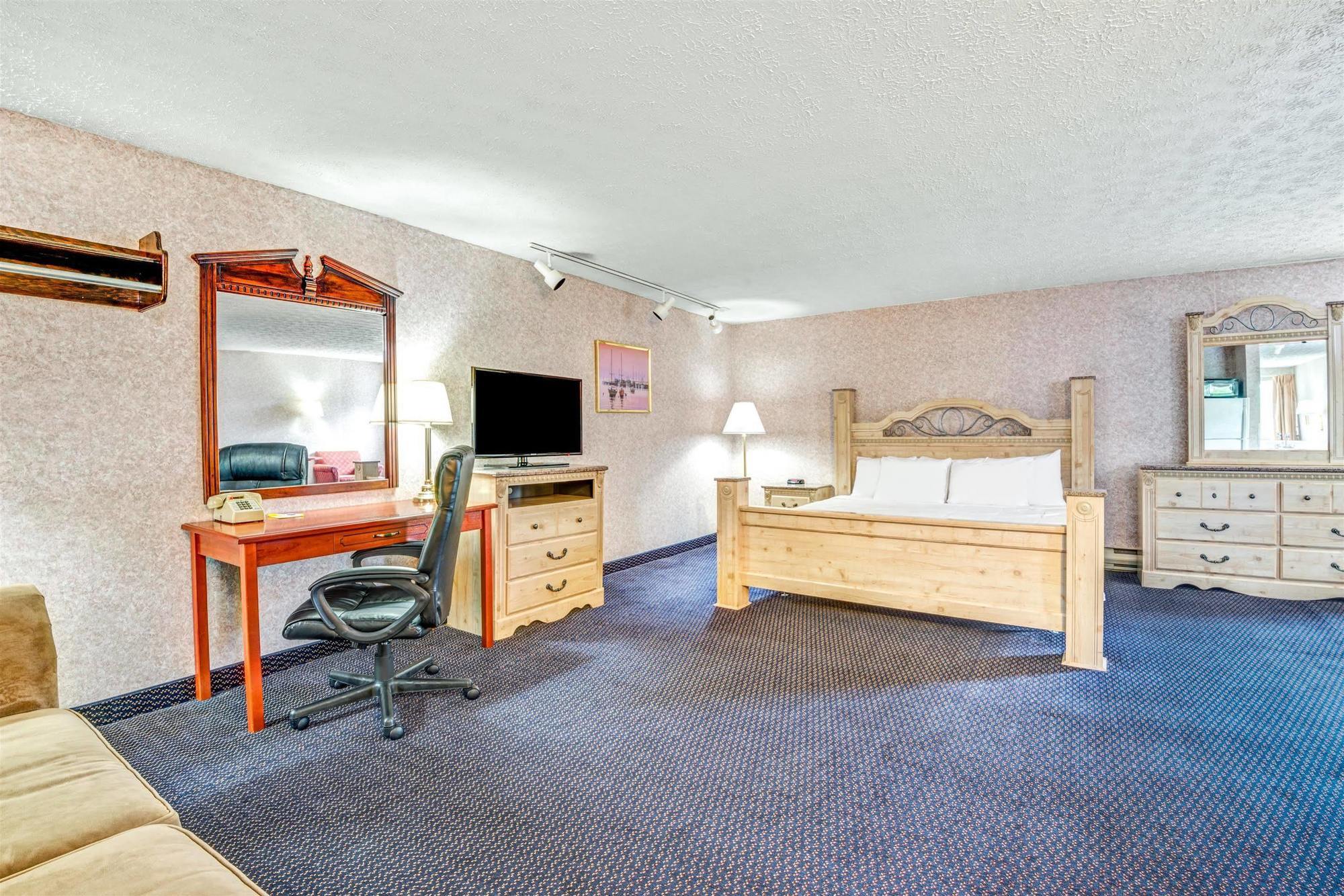 Days Inn By Wyndham Airport/Maine Mall South Portland Exterior photo